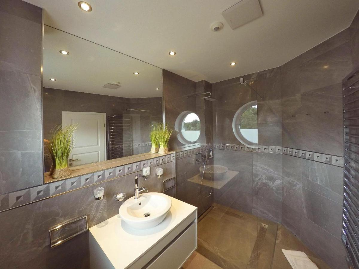 גוהרן Strandnah, Balkon, Meerblick, Sauna, Gratis Nutzung Vom Ahoi Erlebnisbad Und Sauna In Sellin - Beach House Schotstek מראה חיצוני תמונה
